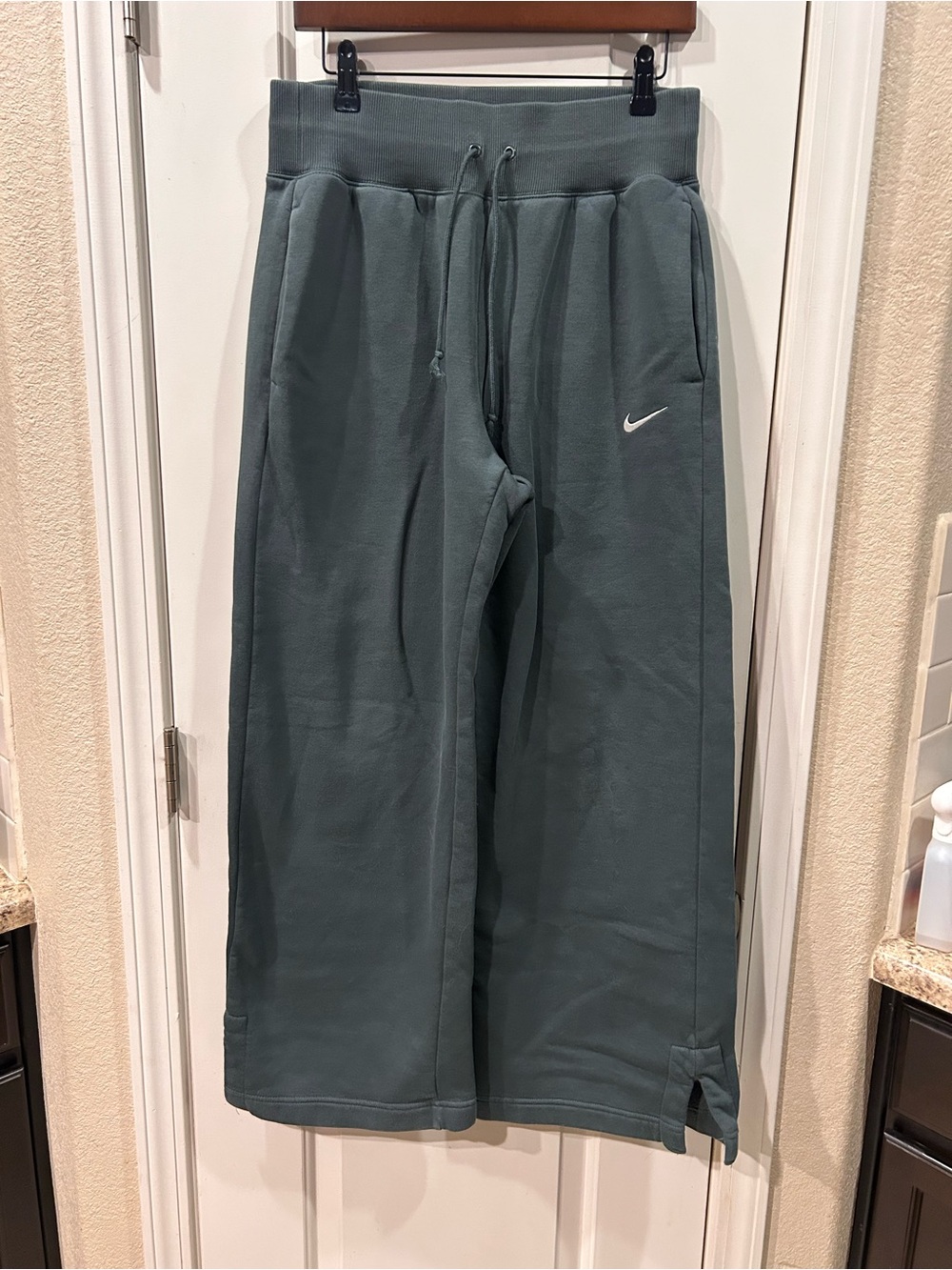 Nike Wide Leg Fleece Sweat Pants Side Slit Cuffs High Waisted Olive Green
